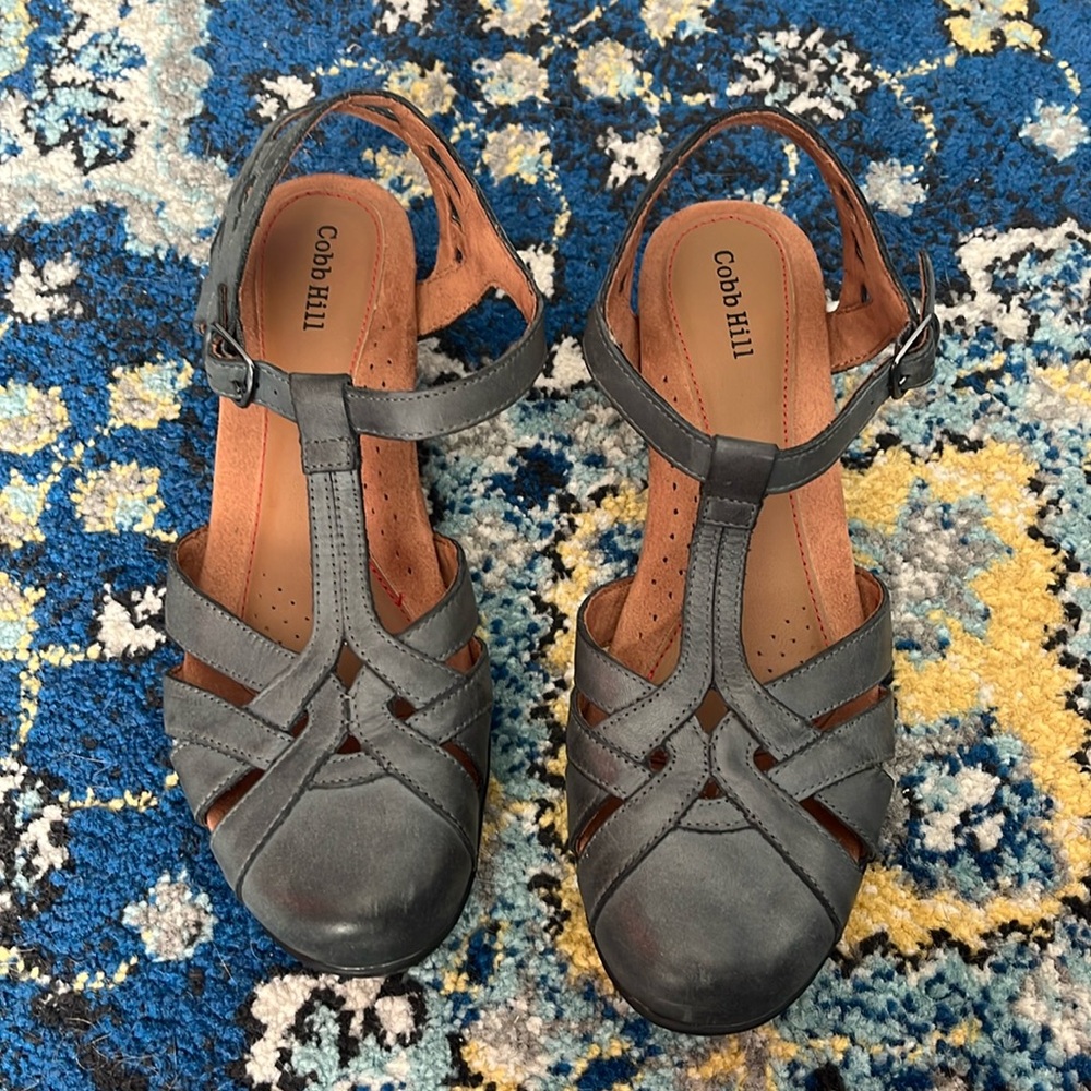 Cobb Hill closed toe sandals size 9